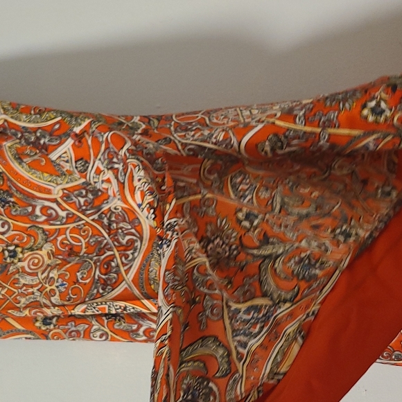 H&M skirt. Feels silky, almost like a handkerchief. Perfect for summer ☀️🕶️ - Picture 3 of 5